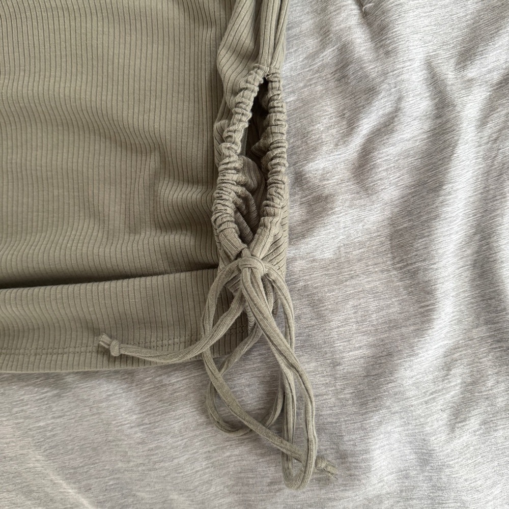 Heart & Hips ribbed ruched top - Picture 3 of 6